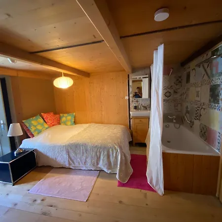 Casa Vegana, 3,5 Zi Wohnung, 5 Pl, 2 Baeder * Trun