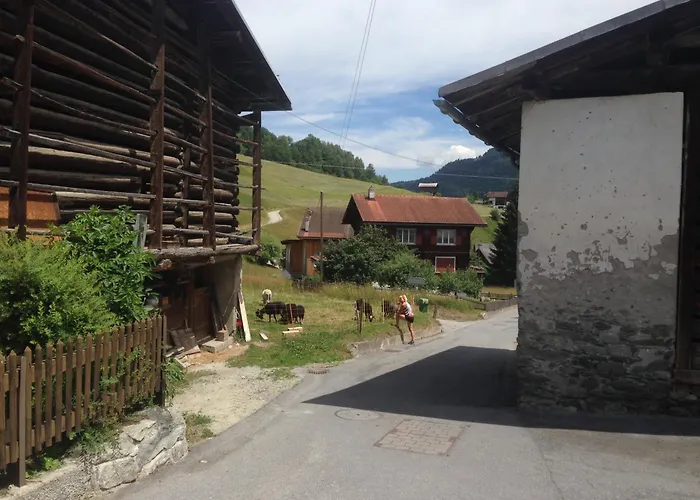 Casa Vegana, 3,5 Zi Wohnung, 5 Pl, 2 Baeder Apartamento Trun